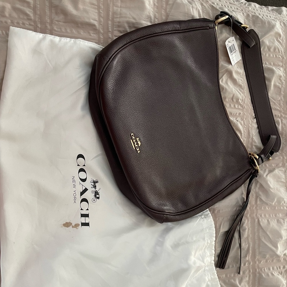 Authentic brand NEW medium Coach shoulder bag!